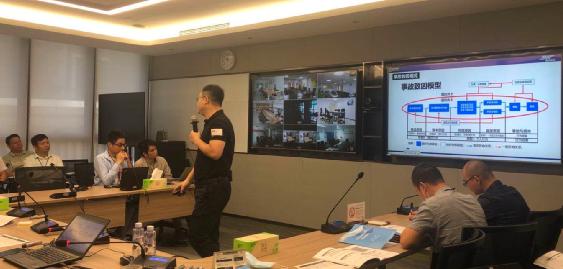 戚銳老師的課堂現(xiàn)場，大家在認真汲取課堂知識