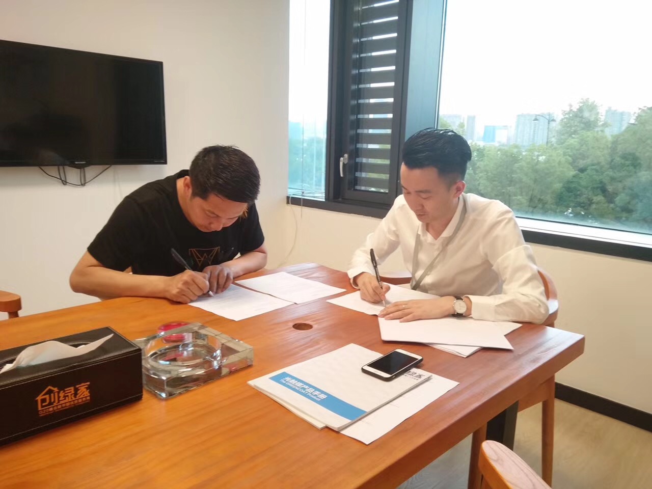 熱烈祝賀成都劉總簽約創(chuàng)綠家！