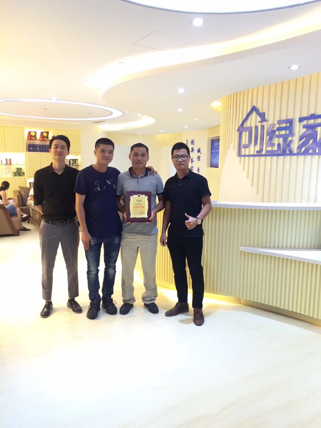熱烈祝賀佛山高明陳總、李總、彭總簽約創(chuàng)綠家！