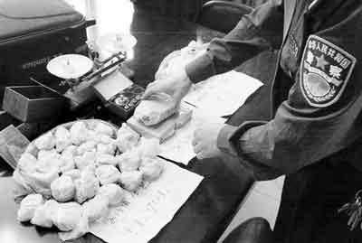 廚房水管破裂傳出刺鼻性氣味，原以為是鄰居家甲醛超標(biāo)，沒想到是“絕命毒師”