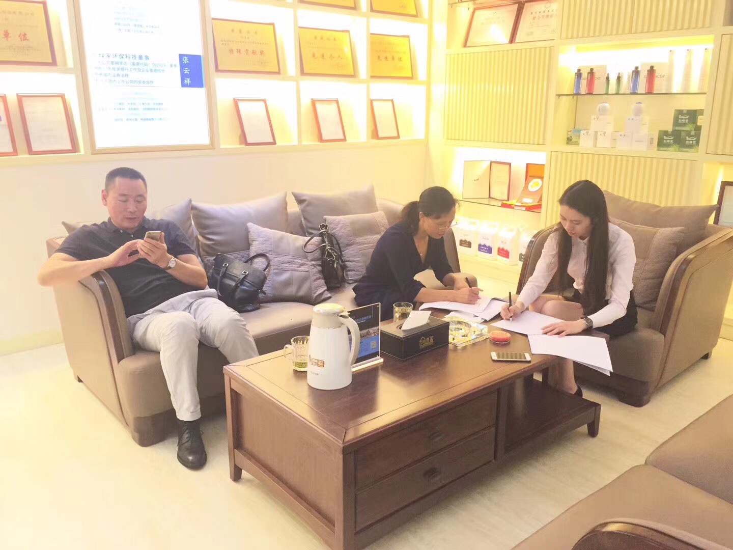 熱烈祝賀荊總簽約創(chuàng)綠家上海市區(qū)級(jí)代理！