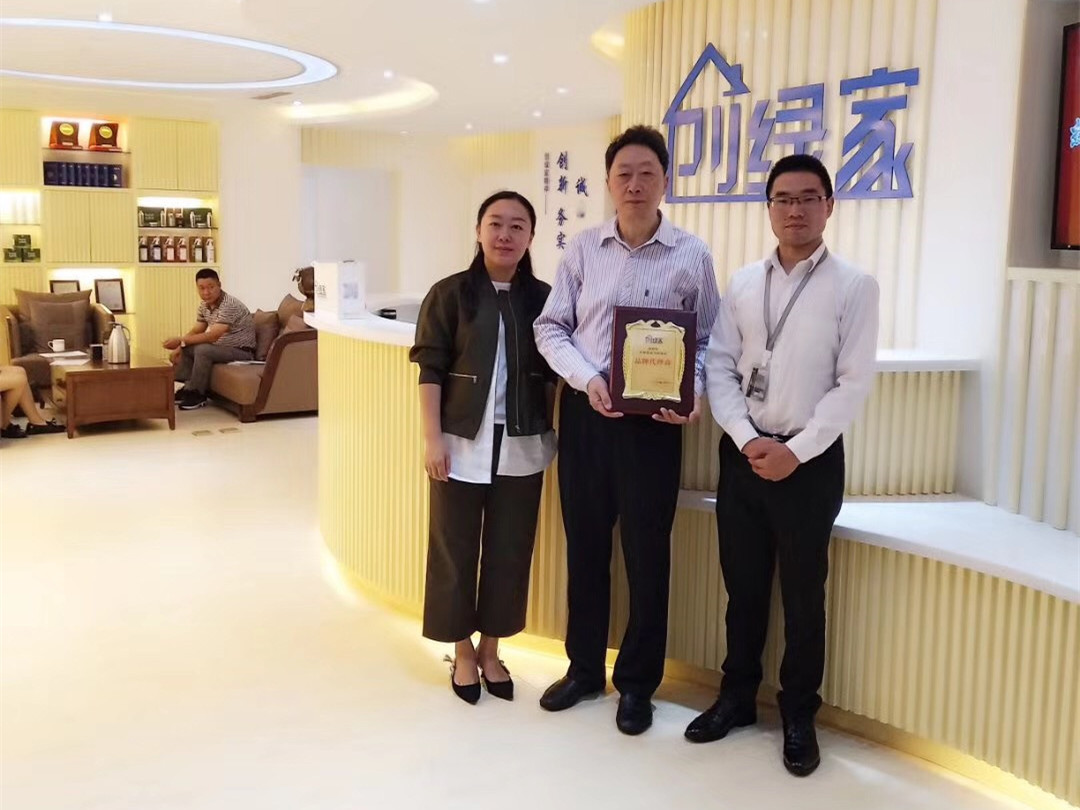 熱烈祝賀楊總簽約創(chuàng)綠家巴中市區(qū)級代理！
