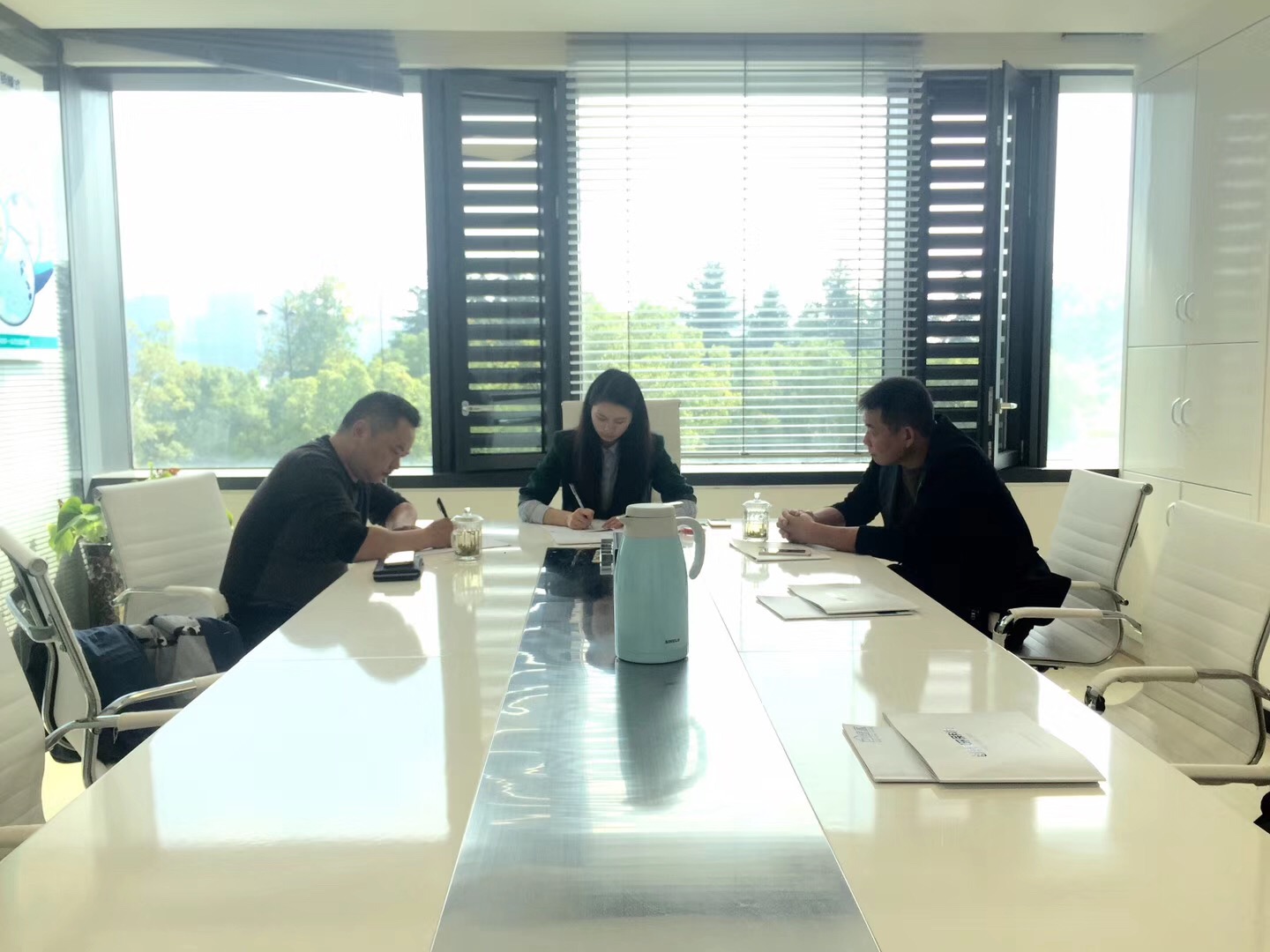 熱烈祝賀夏總、謝總簽約創(chuàng)綠家常德市縣級(jí)代理！