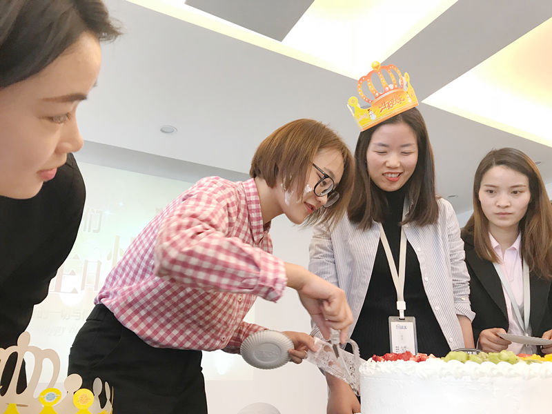 【4月生日會(huì)】業(yè)務(wù)很硬核，而我們只是甜美小公舉