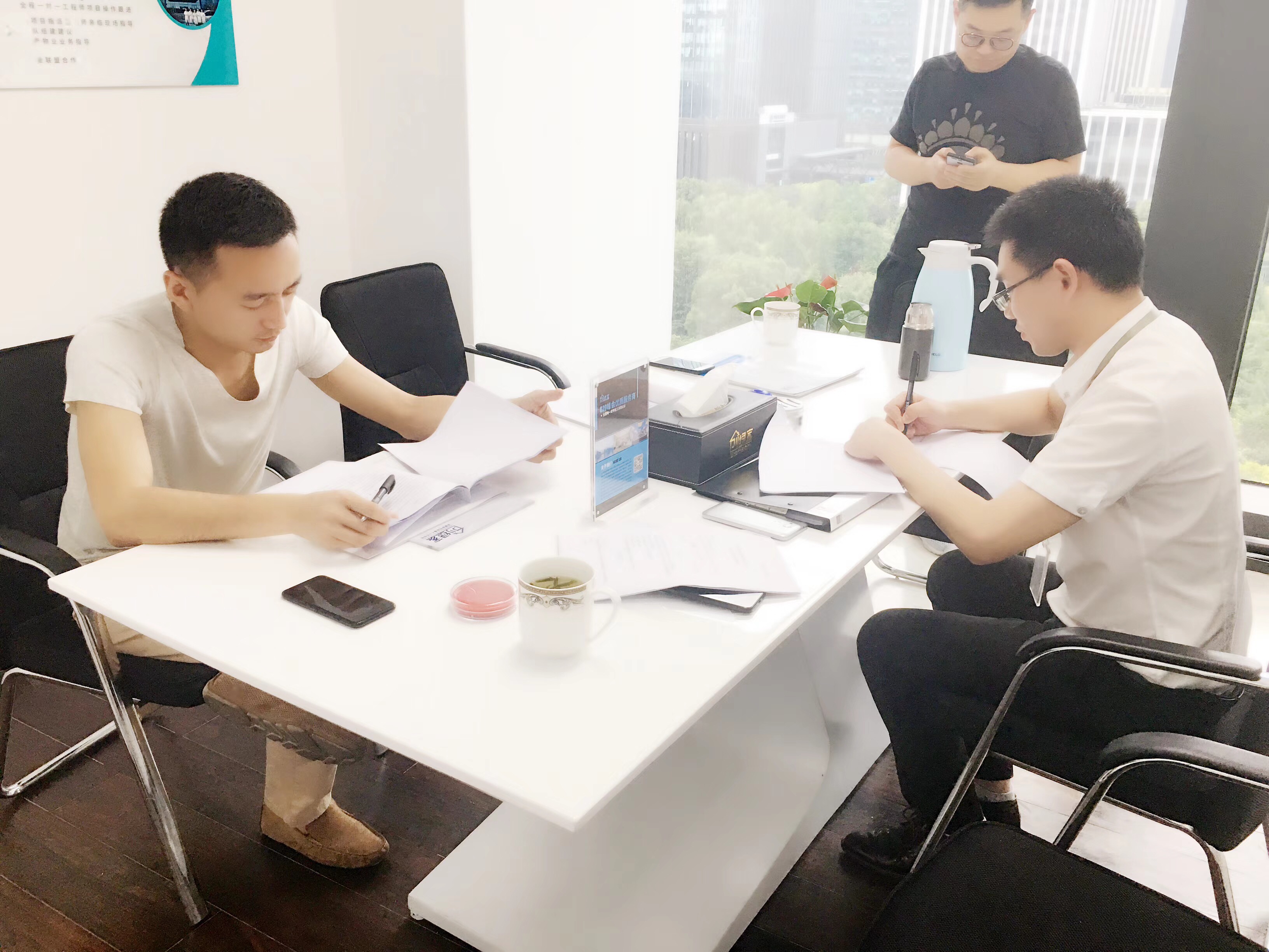 熱烈祝賀胡總團(tuán)隊(duì)簽約創(chuàng)綠家眉山市區(qū)級(jí)代理！