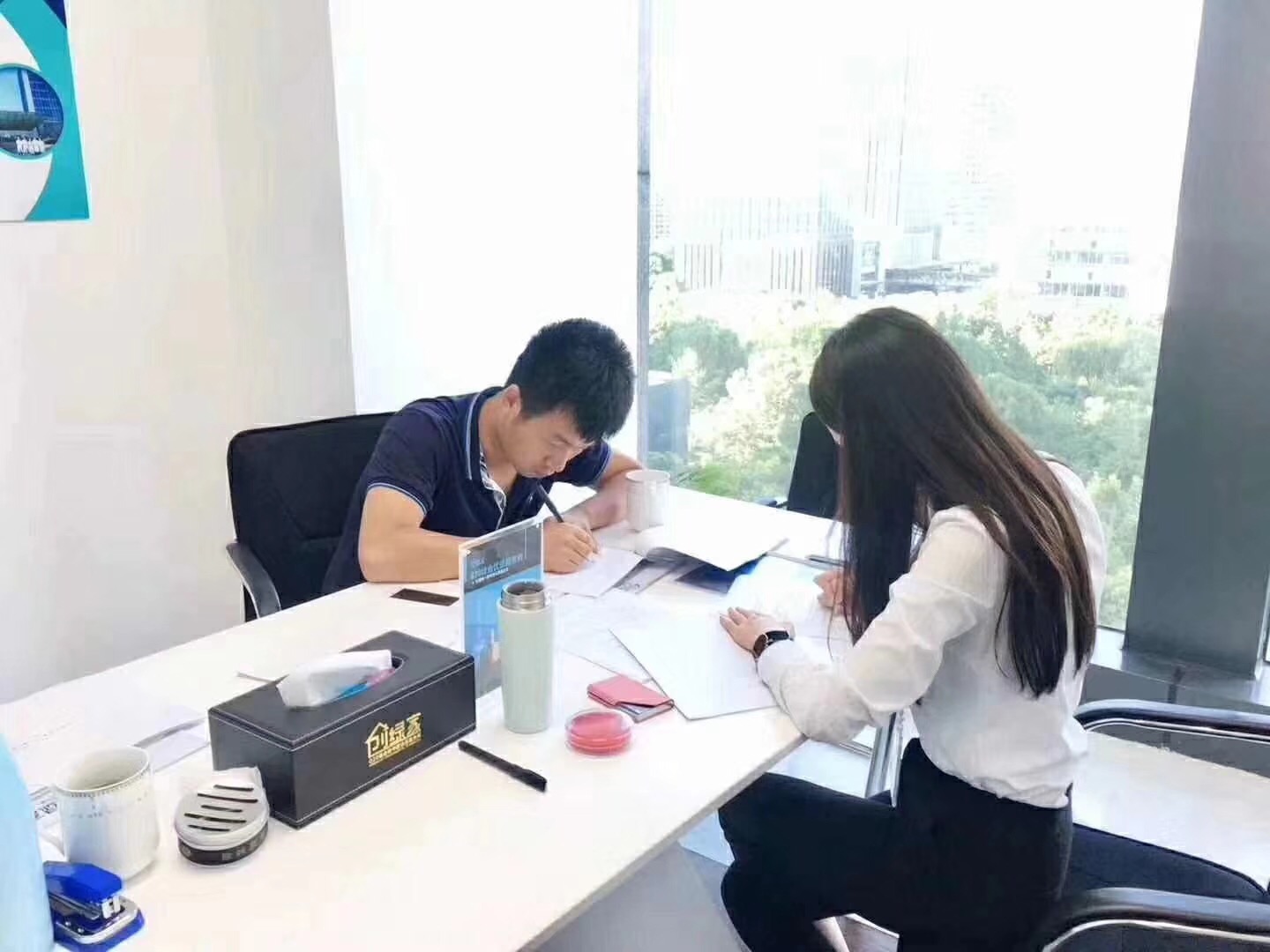 熱烈祝賀馮總、毛總簽約創(chuàng)綠家江蘇省縣級(jí)市代理！