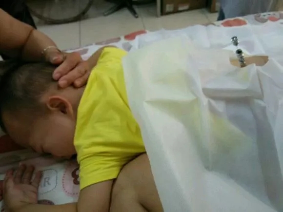 4歲男孩和媽媽辦“婚禮”，真相令人淚崩！