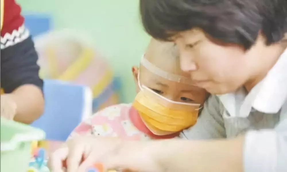 4歲男孩和媽媽辦“婚禮”，真相令人淚崩！