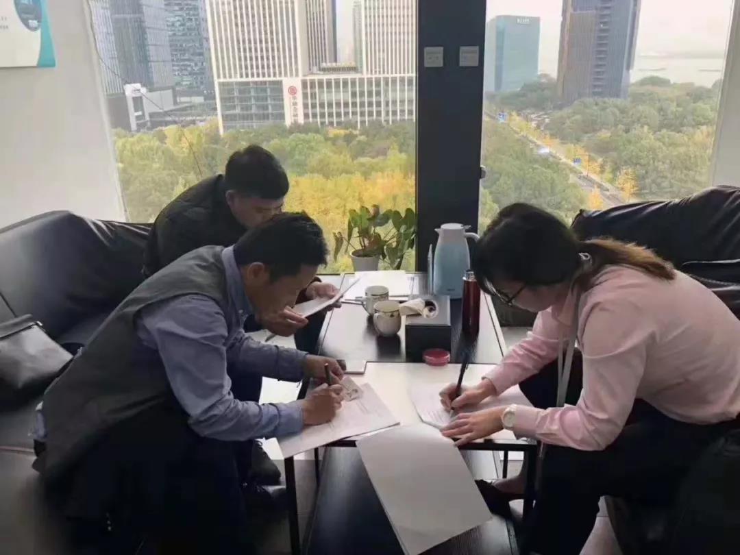 熱烈祝賀胡總簽約創(chuàng)綠家佛山市區(qū)級代理！