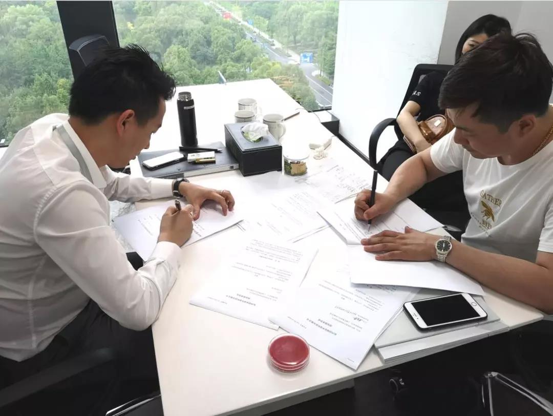 熱烈祝賀朱總簽約創(chuàng)綠家江蘇省鎮(zhèn)江市區(qū)級(jí)代理！