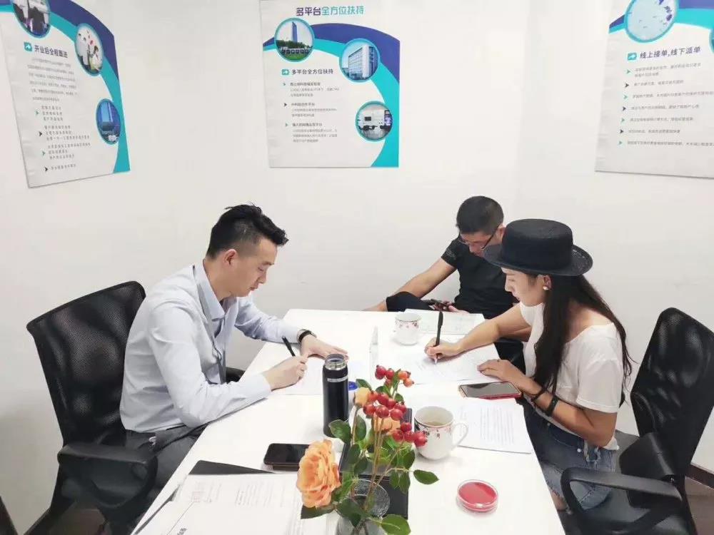 熱烈祝賀何總簽約創(chuàng)綠家四川省南充市區(qū)級(jí)代理！