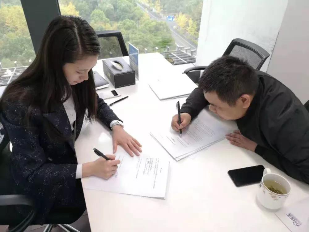 熱烈祝賀裴總簽約創(chuàng)綠家江蘇省鎮(zhèn)江市區(qū)級(jí)代理！