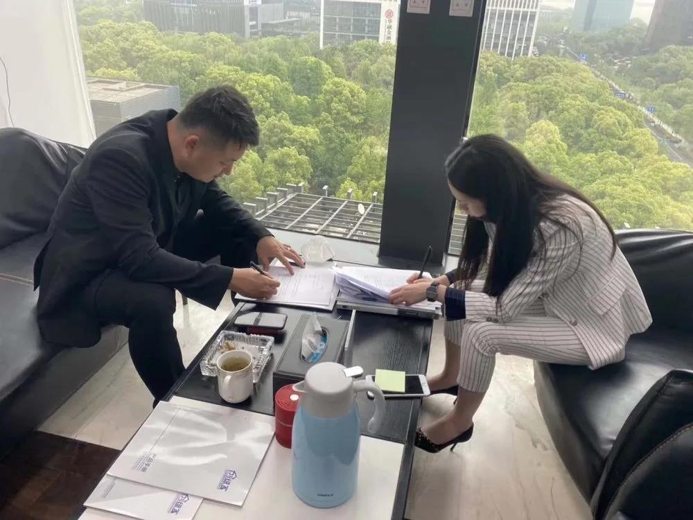 熱烈祝賀徐總劉總簽約創(chuàng)綠家中華人民共和國香港特別行政區(qū)代理！