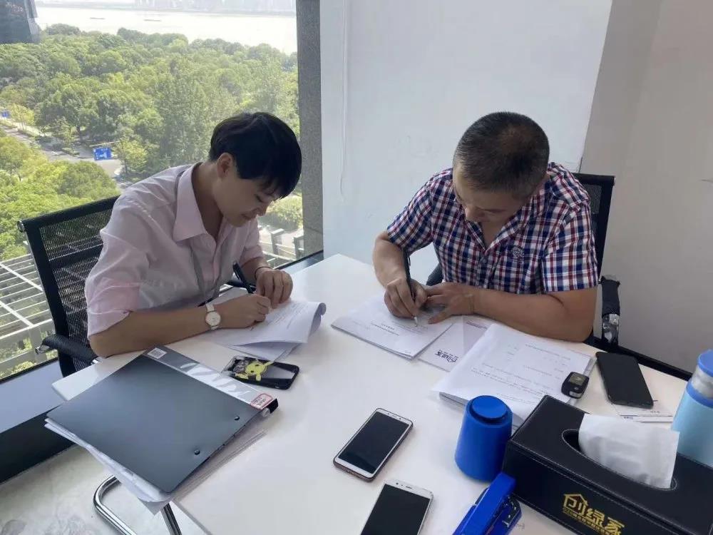 熱烈祝賀董總簽約創(chuàng)綠家浙江省區(qū)級代理！