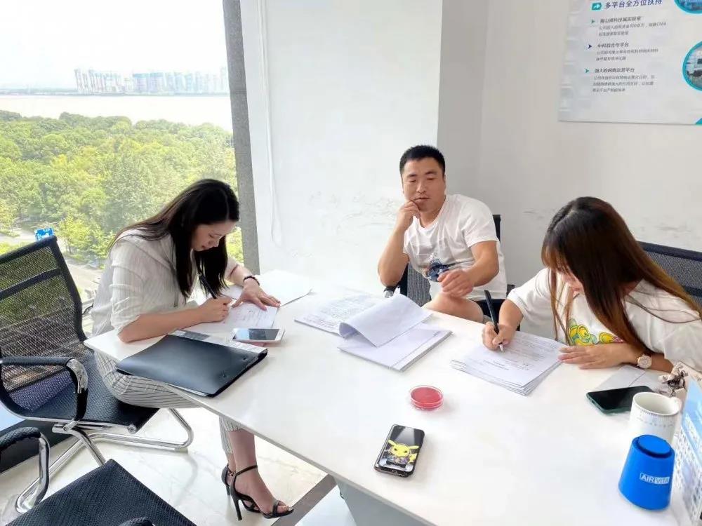 熱烈祝賀高總夫婦簽約創(chuàng)綠家河北省張家口市區(qū)級(jí)代理！