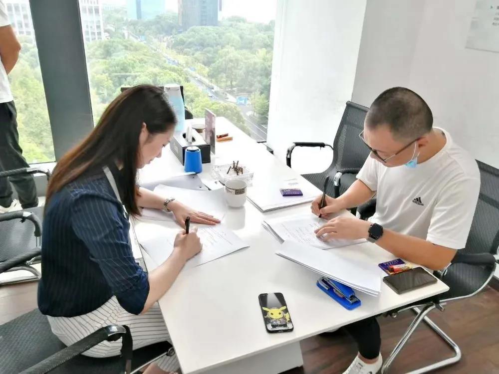 熱烈祝賀李總簽約創(chuàng)綠家福建省莆田市區(qū)級代理！